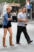 Алек Болдуин - steps out of His Apartment with his daughter Ireland Baldwin in new York 21.06.2012 (16xHQ) Ff60c4202403906